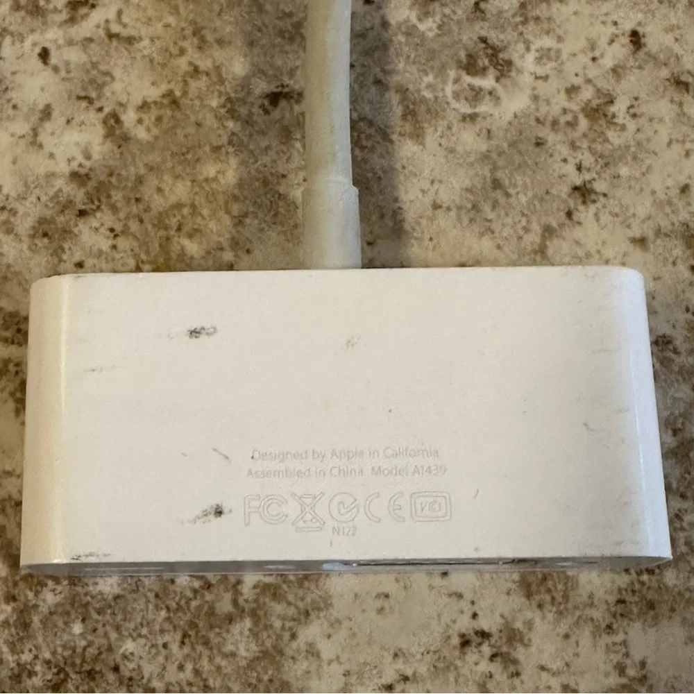 Genuine Apple Lightning to VGA Adapter